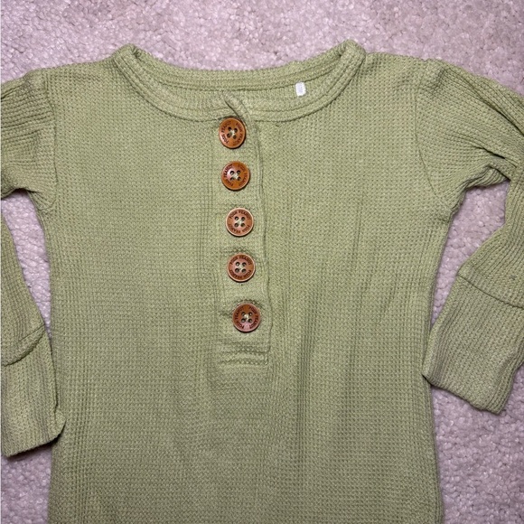 Posh Peanut Green Waffle Knit long sleeve baby romper - Picture 2 of 7